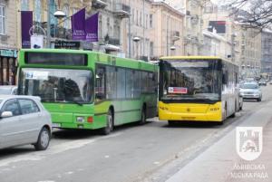 Пасажирам львовских автобусов приходится срочно учить немецкий