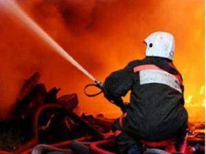 Житомир: пожар в заброшенном подвале многоэтажки «погнал» людей через окна