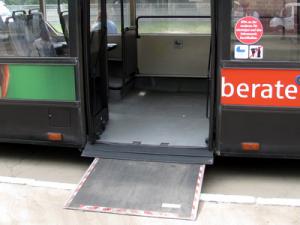 Автобусы со специальными возможностями осваивают Запорожье