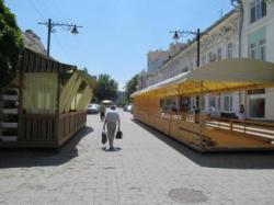 Симферопольские улицы стали жертвами летних кафе