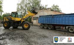 У Львові облаштували пункт перевантаження сміття для вивезення в Київ