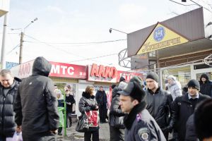 Вокруг станций Харьковского метро идет борьба с киосками