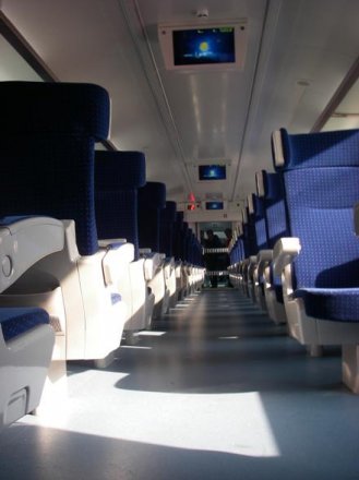 салон поезда hyundai - фото